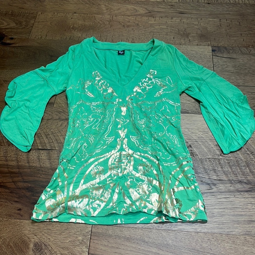 Lure Woman’s Green Top Flowy Sleeves Size XS